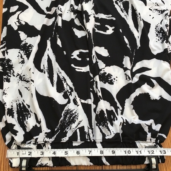 Liduaya High Rise Black White Flower Pull On Wide Flare Leg Cropped Slouchy Pant - Picture 4 of 16